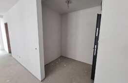 Apartament cu gradina, 66mp, 2 bai, semifinisat, incalzire pardoseala, loc de parcare! Zona centrala!