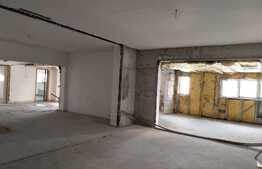 Spatiu comercial, 278 mp, parterul unui bloc nou