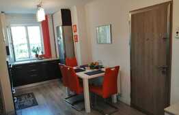 Apartament 3 camere decomandate 65 mp, zona strazii Parang