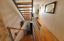 Apartament cu confort sporit - 170mp utili, in imobil de tip vila, cu gradina 343mp si 3 locuri de parcare!