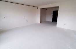 Suprafata generoasa, etaj intermediar, parcare optionala, zona Florilor