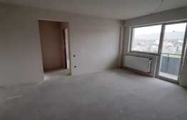 Suprafata generoasa, etaj intermediar, parcare optionala, zona Florilor