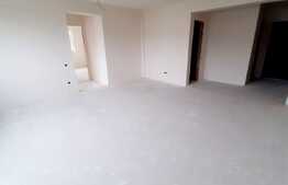 3 camere, 2 bai, balcon, etaj intermediar, zona Florilor