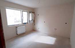 3 camere, bucatarie inchisa, debara, 2 bai, zona Florilor