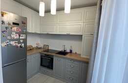 Apartament de lux, 3 camere, 2 bai,garaj, parcare exterioara, zona Subcetate