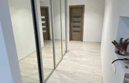 Apartament de lux, 3 camere, 2 bai,garaj, parcare exterioara, zona Subcetate