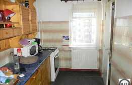 Apartament de vanzare, 3 camere decomandat, 65 mp utili, zona Meteor