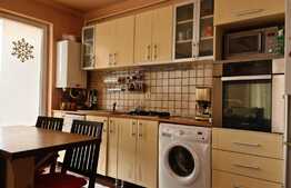 2 camere, 3 balcoane, luminos, 53 mp, zona strazii Eroilor