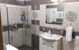 Apartament 3 camere, parcare, boxa, 2 balcoane! Zona strazii Florilor!