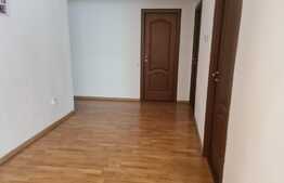 Apartament 3 camere, parcare, boxa, 2 balcoane! Zona strazii Florilor!