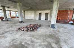 Spatiu comercial cu potential, 224 mp, posibilitate compartimentare,pretabil alimentație publica, 5 parcări, Floresti 