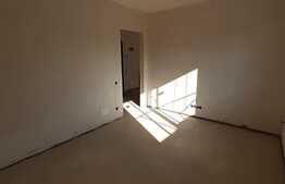 Apartament 2 camere, balcon, semifinisat, orientare Sudica! Zona strazii Eroilor!