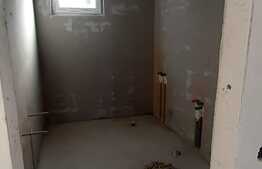 Apartament 3 camere, balcon, semifinisat! Zona strazii Eroilor!