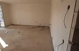 Apartament 2 camere, balcon, semifinisat! Zona strazii Eroilor!