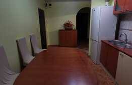 Apartament cu 3 camere, decomandat, 70 de mp, cu loc de parcare, zona Aurel Vlaicu