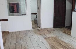 Spatiu comercial central, 79 mp, vitrina la strada, zona Primariei