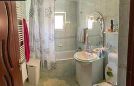 Apartament cu 3 camere, etaj intermediar, in zona centrala Apahida