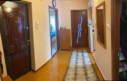 Apartament cu 3 camere, etaj intermediar, in zona centrala Apahida