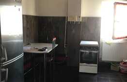 Apartament 4 camere , decomandat , zona strazii Bucuresti