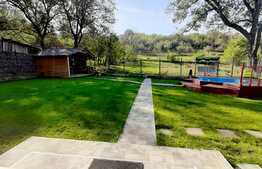 Casa individuala pe un singur nivel, garaj, beci, panouri solare, sat Tauti