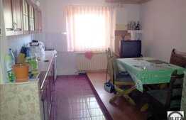 De vanzare apartament cu 3 camere, 70 mp utili