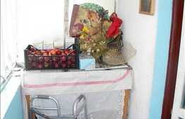 3 camere de vanzare + balcon inchis + loc de parcare in garaj