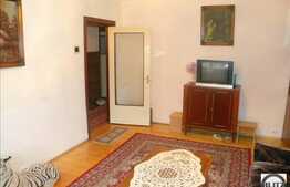 3 camere de vanzare + balcon inchis + loc de parcare in garaj