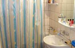 3 camere de vanzare + balcon inchis + loc de parcare in garaj