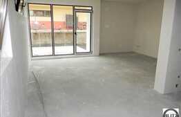 Apartament cu 3 camere + terasa 14 mp + teren aferent