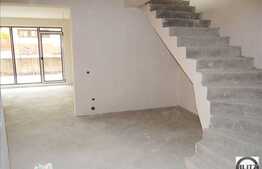 Apartament cu 3 camere + terasa 14 mp + teren aferent