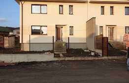 Duplex cu CF, de vanzare in Dezmir 119 mp utili, 280 mp teren, pozitionat pe coltul strazii