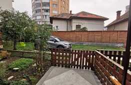 Apartament o camera, decomandat, 32mp, curte, zona Farmec