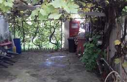 Casa de vanzare, 70 mp, 770 mp teren, zona de case!