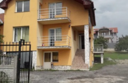 Casa individuala, 300 mp, zona Auchan Iris, curte cu locuri de parcare