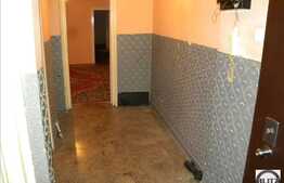 Vanzare apartament 4 camere, semidecomandat, 80 mp utili, zona Billa