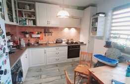 Etaj intermediar, parcare, 2 balcoane, zona Tineretului