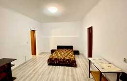 2 camere, decomandat, 70mp  loc de parcare, curte comuna, zona strazii Paris 