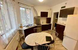 2 camere, decomandat, 70mp  loc de parcare, curte comuna, zona strazii Paris 