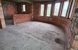 Casa individuala de 90mp cu panorama spre lac, teren aferent de 610 mp