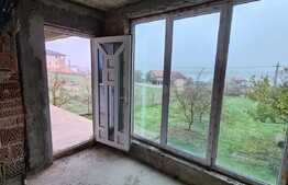 Casa individuala de 90mp cu panorama spre lac, teren aferent de 610 mp