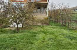 Casa individuala de 90mp cu panorama spre lac, teren aferent de 610 mp