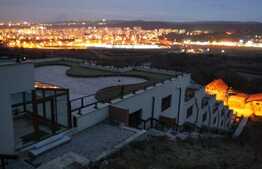 Apartament superb, 3 camere, terasa 60 mp, piscina,  zona American Village