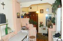 3 camere de vanzare , cu balcon inchis, partial mobilat