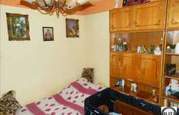 3 camere de vanzare , cu balcon inchis, partial mobilat