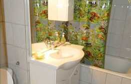 3 camere de vanzare , cu balcon inchis, partial mobilat