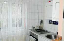 3 camere de vanzare , cu balcon inchis, partial mobilat