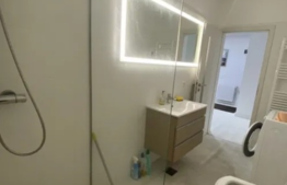 Apartament la cheie, central, etaj intermediar, parcare subterana,ideal pentru investitie.