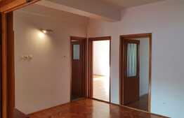 Apartament cu 6 camere, 180 mp, 4 balcoane, zona P-ta Engels 