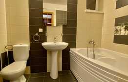 Apartament cu 3 camere, 90 mp, zona UMF