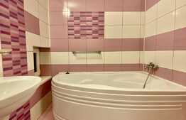 Apartament cu 3 camere, 90 mp, zona UMF